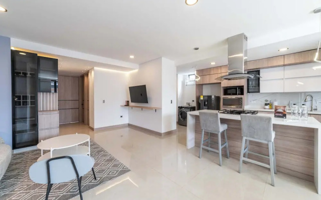 w Elegant 3BR w Outdoor Balcony