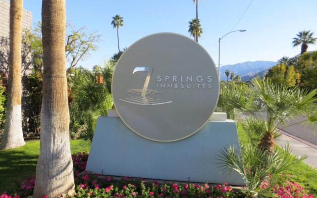 7 Springs Inn & Suites