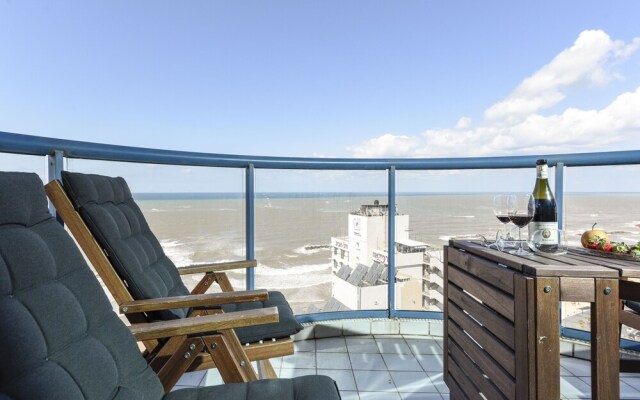 Panoramic Sea View Over Beach w Balcony