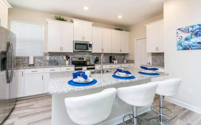Beautiful Home W/private Pool & Spa, Near Wdw!
