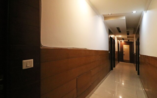 Hotel Crown Palace By OYO Rooms