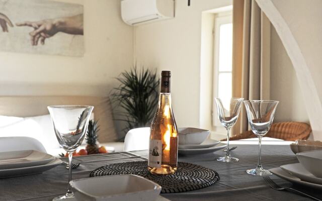 Mas Oréa Sous la glycine