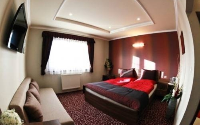 Corvin Pension And Restaurant