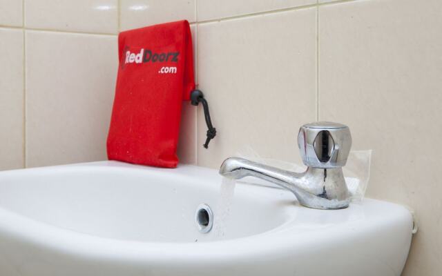 RedDoorz Apartment @ Tamansari Panoramic Soekarno