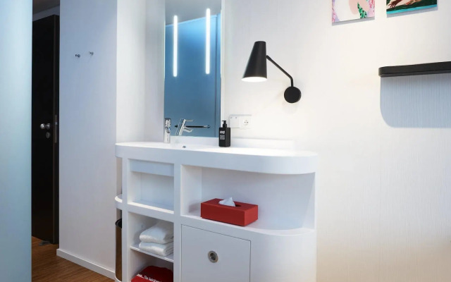 Отель citizenM Paris Champs-Élysées