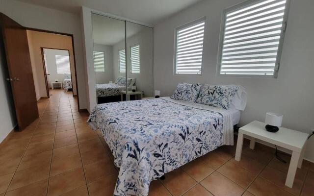 2 bdr apt - 4 min walk to Sandy Beach