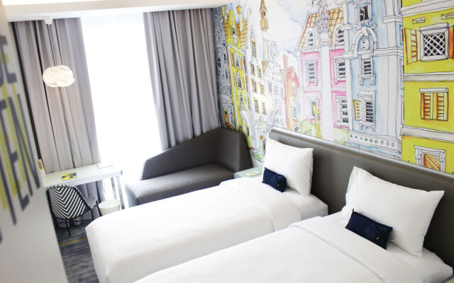 YELLO Hotel Harmoni Jakarta