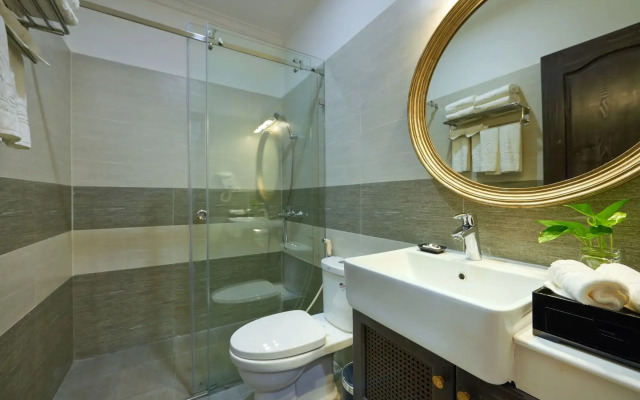 Manoir Des Arts Hotel