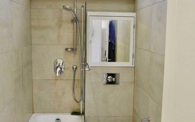 5Min from Gordon Beach Design for 6 TL10