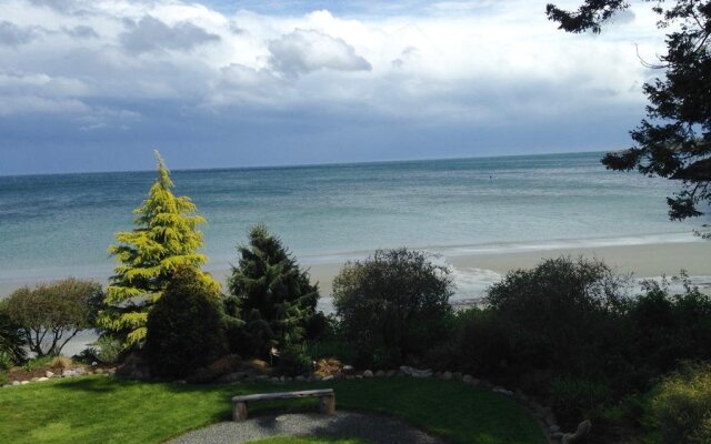 The Lodge at Weir's Beach