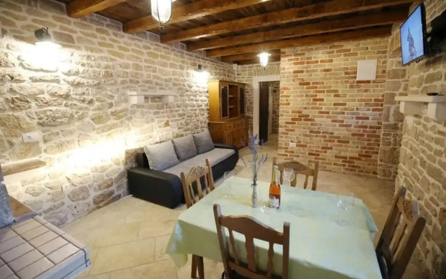 Josi - With Jacuzzi - H