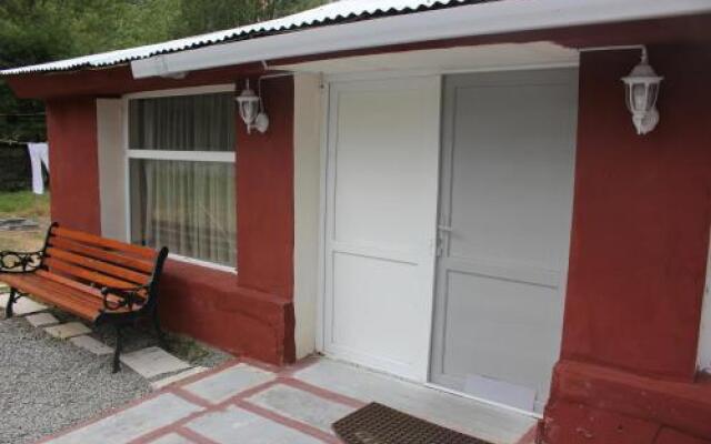 Riverside Hostel Borjomi