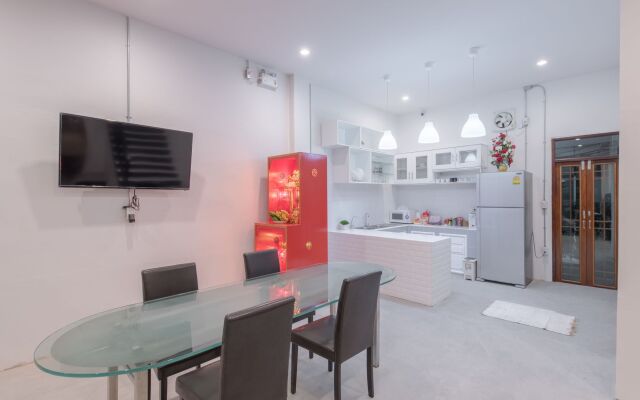 Tiny Taladnoi Hostel