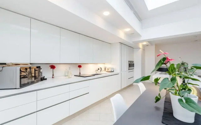 Dashing Duplex Bond Apartment WOOD