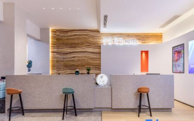 Jifen Qingchen Hotel (Yongkang Jiuling West Road Baolong Plaza)