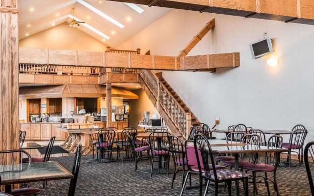 Clarion Hotel Mackinaw City Beachfront