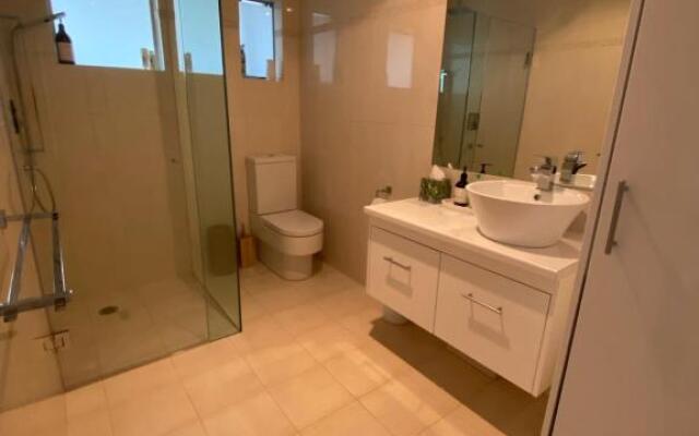 Luxurious Bayside Retreat, 2 min walk to the beach