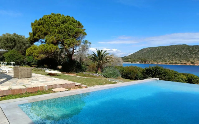 Summer Villa in Porto Rafti