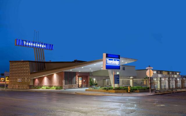 Travelodge by Wyndham Phoenix Downtown