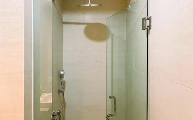 Best View and Comfy Studio at Gold Coast Apartment