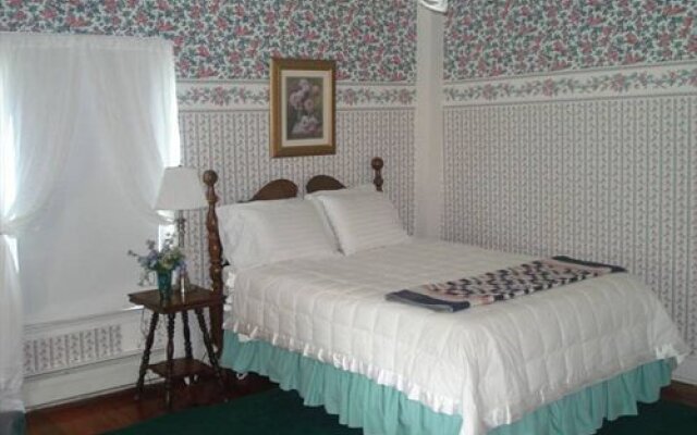 Southington Bed and Breakfast - Captain Josiah Cowles Place