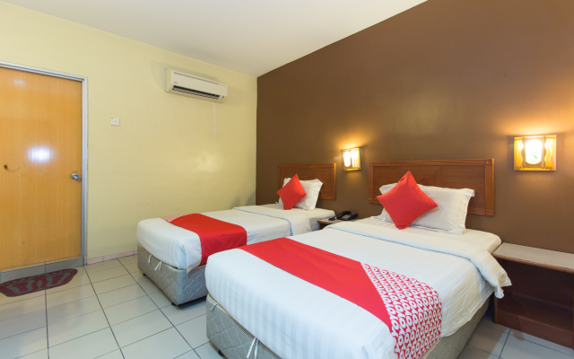 Super OYO 447 Comfort Hotel Meru