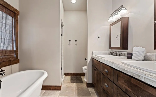 Cyh1012 - Hidden Cedar 5 Bedroom Home