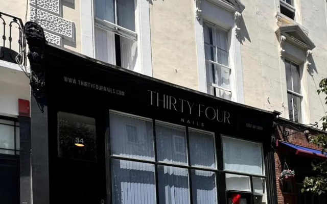 Spacious Two Bedroom Apartment in Westminster