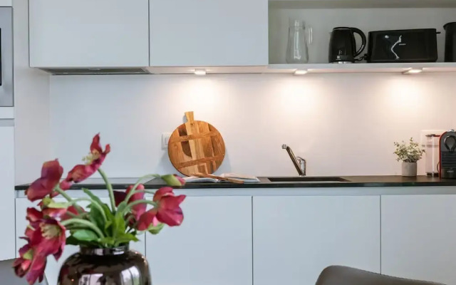 Spacious Top-flour Apartment With Private Parking