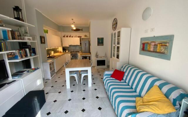 019 Luneta (011017-LT-0762)