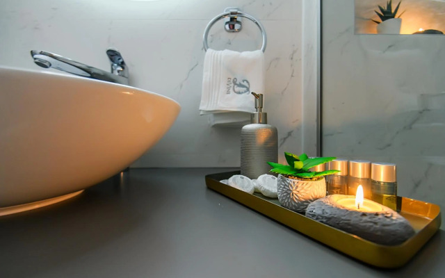 DiVine Luxury Apartment Purple