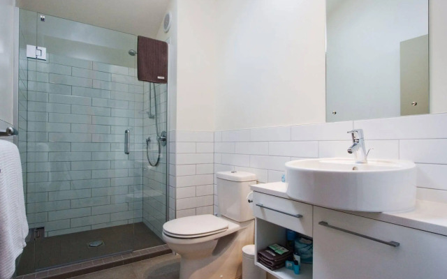 Hananui Lodge and Apartments