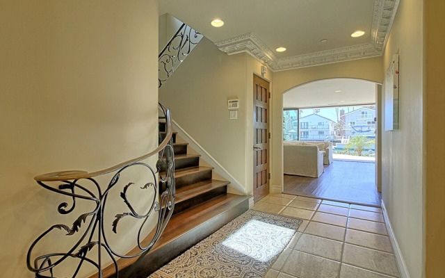 Large Ventura Keys Waterfront 4 Bedroom Home