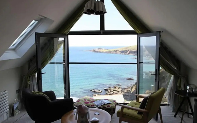 Luxury Pebble House 180 Degrees Sea View