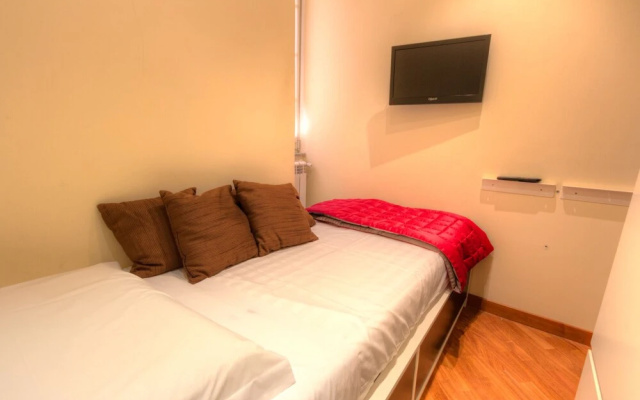 Spanish Steps Hills Apartment