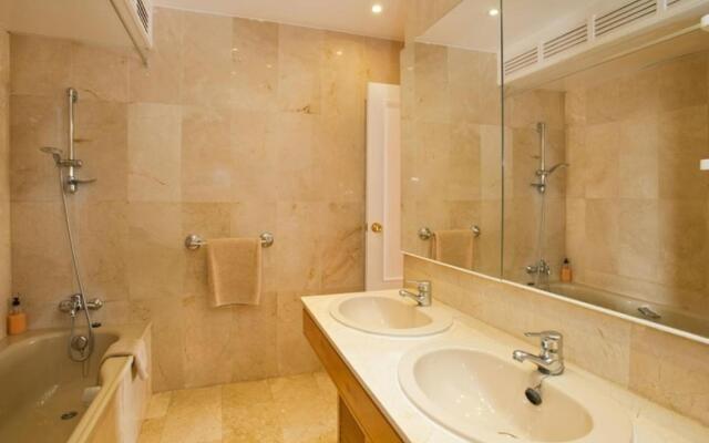 Apartment in Marbella, Malaga 102959