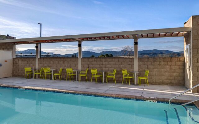 Home2 Suites By Hilton Redding