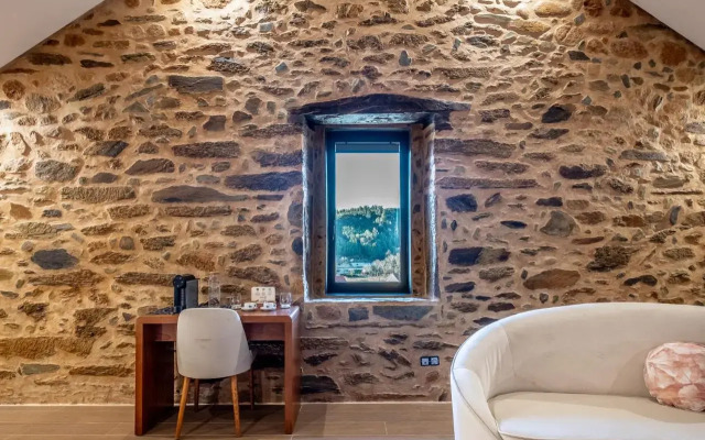 Cherry Sculpture Hotel