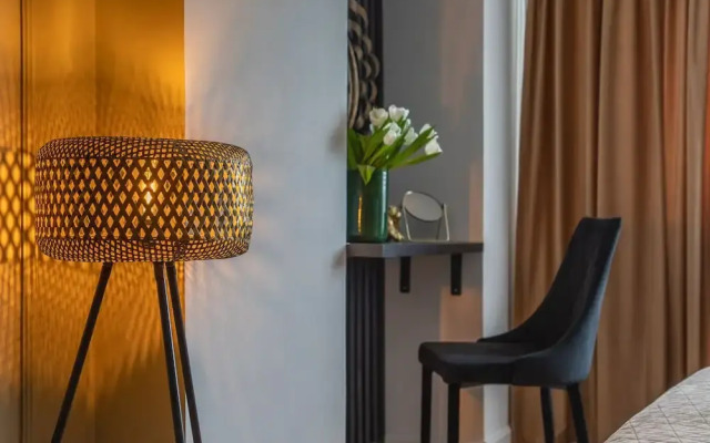 Palace of the Parliament Rainforrest 1BR