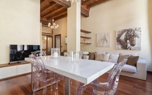 Piazza delle Erbe Stylish Flat