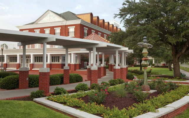 DoubleTree by Hilton New Bern Riverfront