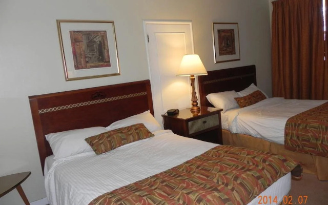 Cardinal Court Motel