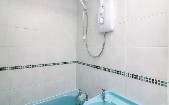 Awalek, Cumber Close