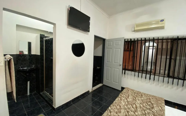 Cozy  Cabin Guest Lodge