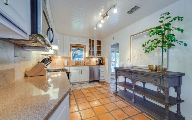 Lovely Lubbock Home w/ Furnished Deck & Grill