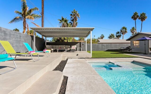 Palm Springs Life 3 Bedroom Home by RedAwning