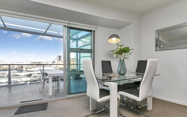 QV Princes Wharf Waterfront Apartment with Balcony - 934