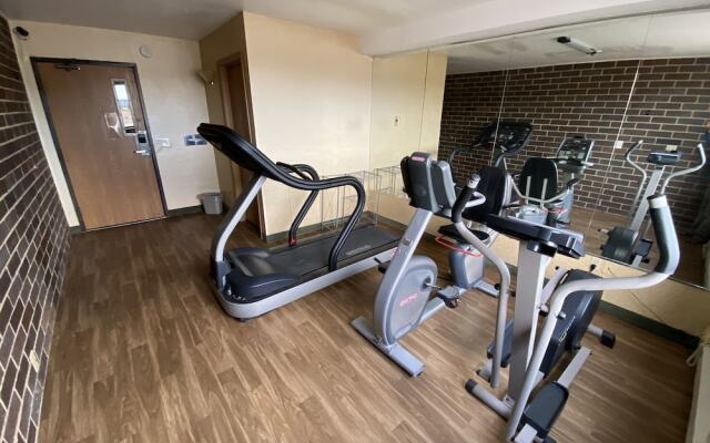 DAYS INN WAUSAU/NORTH/I-52 (Motel 6 Wausau)