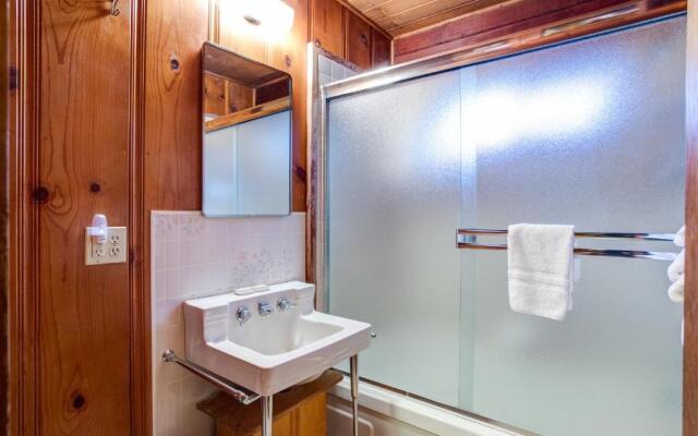 53 Creekside Cabin