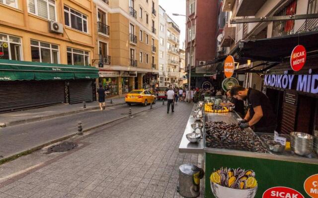 Yakamoz 2 BR Stylish House with garden in Kadikoy